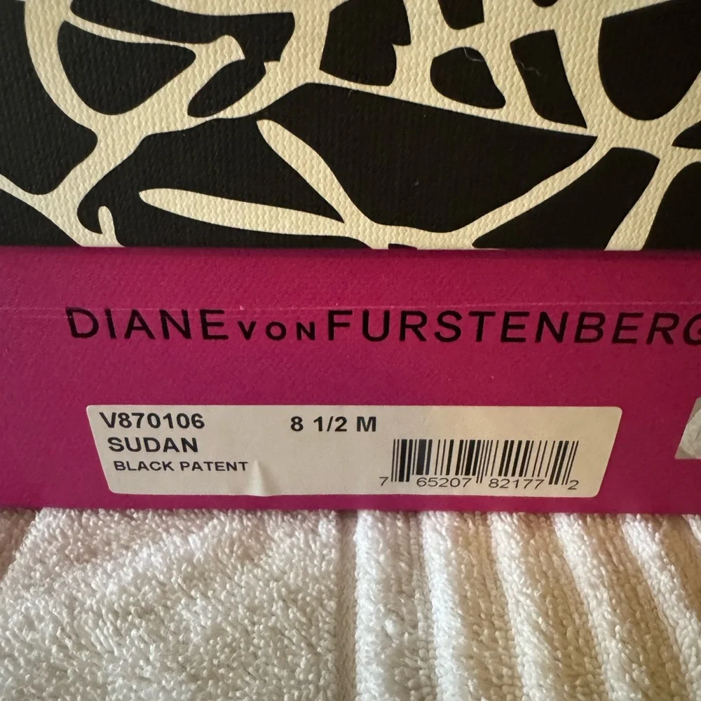 Diane Von Furstenberg Black Patent Leather Women's wedge Sandals SUDAN Sz 8.5